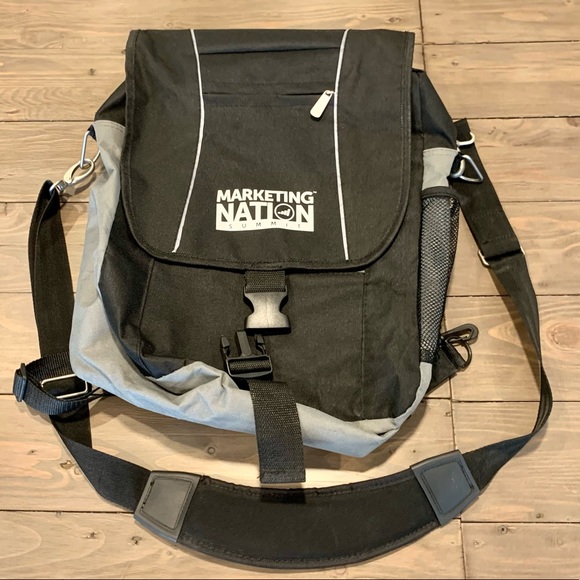 Backpack, messenger style, laptop bag. Has area for storing water bottle, - Picture 1 of 9